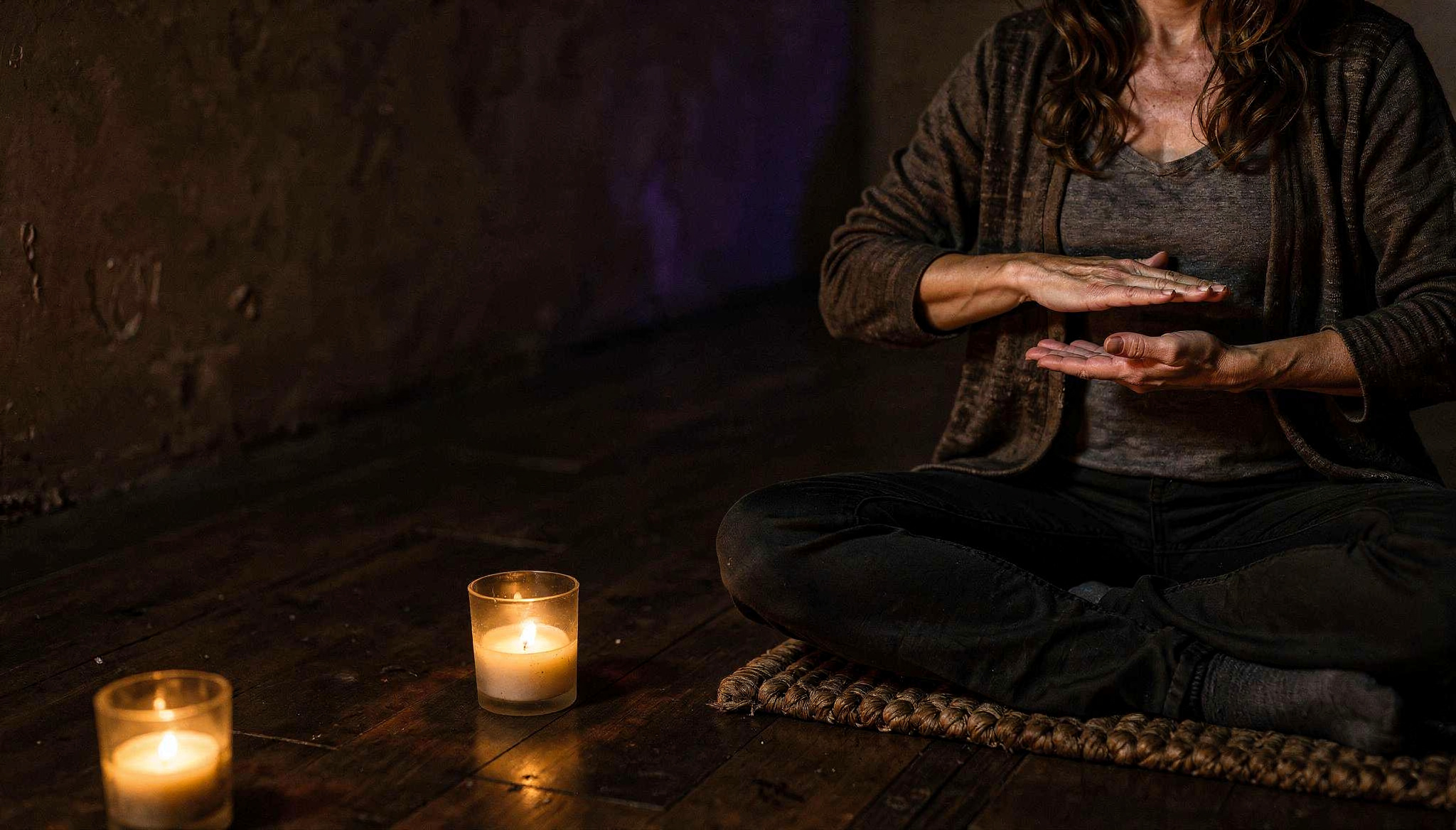 Participant holding their palms toward one another during a quiet Counterplane practice